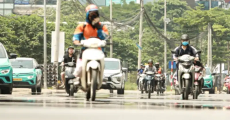 Nắng nóng gay gắt bao trùm miền Bắc và miền Trung, nhiệt độ vượt 40°C
