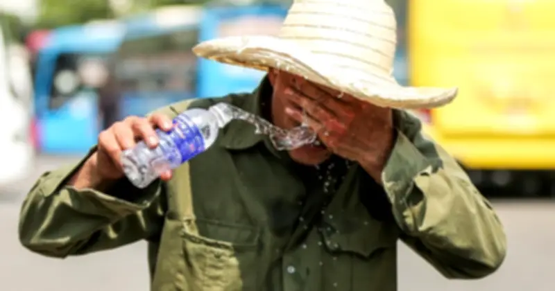 Nắng nóng gay gắt bao trùm nhiều khu vực, không khí lạnh yếu sắp tràn về