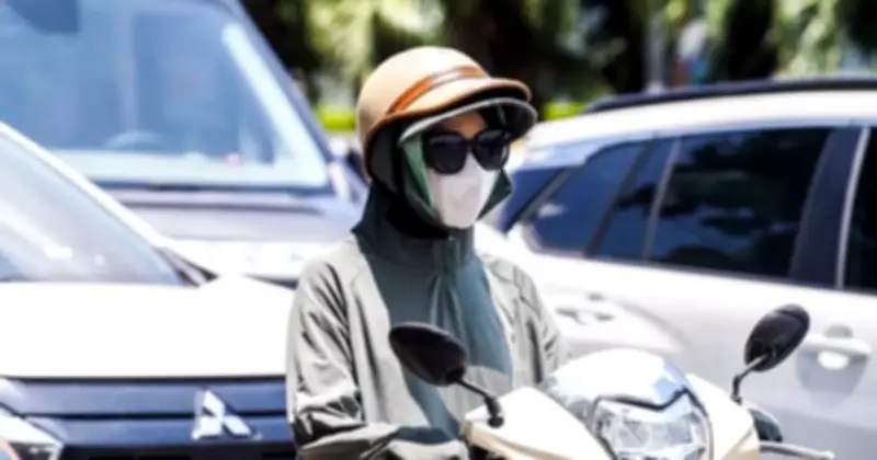 Nắng nóng gay gắt bao trùm nhiều khu vực, nhiệt độ lên tới 41,9 độ C