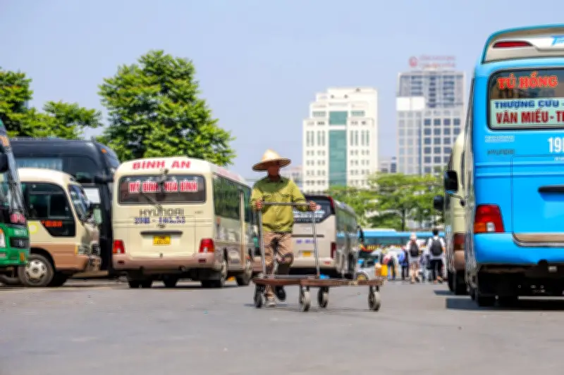 Nắng nóng gay gắt bao trùm nhiều khu vực, nhiệt độ vượt 40 độ C, cảnh báo cháy nổ và mất nước