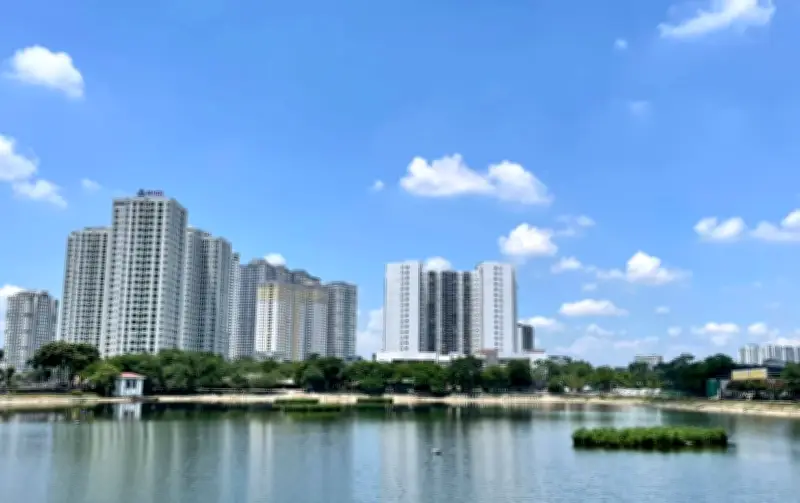 Nắng nóng gay gắt bao trùm nhiều khu vực, nhiệt độ vượt 40 độ C ở miền Trung