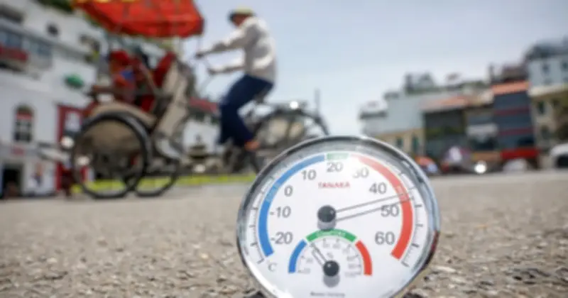 Nắng nóng gay gắt trên 39 độ C tiếp tục hoành hành, cảnh báo cháy nổ và mất nước