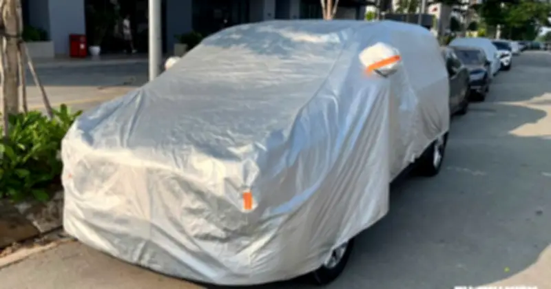 Nắng nóng gay gắt trên 40 độ C, cảnh báo sai lầm khi dùng bạt che ô tô