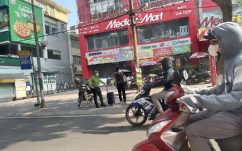 Nắng nóng lan rộng khắp cả nước, nhiều nơi vượt ngưỡng 40 độ C