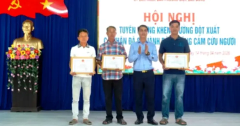 Đà Nẵng tuyên dương 3 anh hùng cứu 13 người đuối nước tại bãi biển