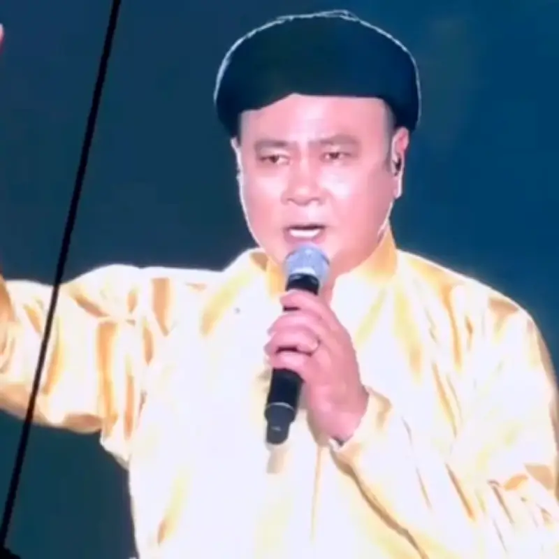 NSND Tự Long đọ vang Nam Quốc Sơn Hà cùng anh trai vượt ngàn chông gai