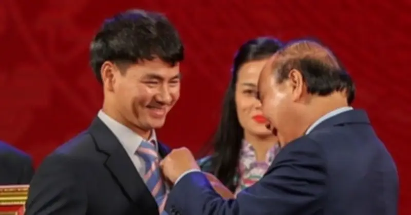 NSND Xuân Bắc, NSND Trung Hiếu cùng nhiều nghệ sĩ nhận Huân chương Lao động