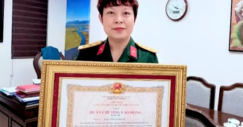 NSƯT Đặng Thái Huyền Nhận Huân Chương Lao Động Hạng Ba Vì Thành Tích Điện Ảnh