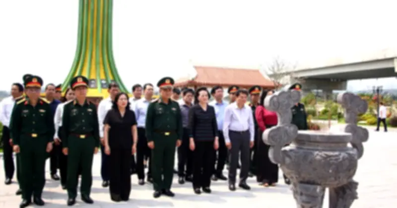 Đoàn công tác quốc gia dâng hương tri ân liệt sĩ tại các địa chỉ đỏ Quảng Trị