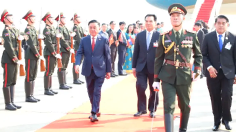 Đoàn đại biểu cấp cao Việt Nam thăm chính thức Lào, tăng cường hợp tác chiến lược