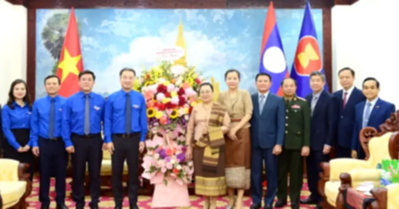 Đoàn T.Ư Đoàn thăm chúc tết Đại sứ quán Lào và Campuchia nhân dịp lễ hội truyền thống