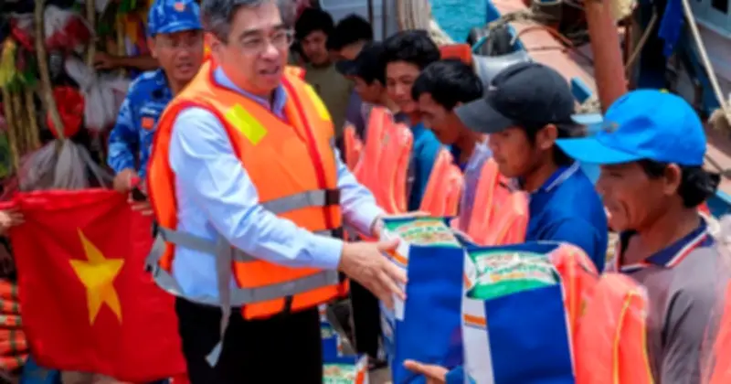 Đoàn TP.HCM thăm Côn Đảo: Dâng hương, trao quà và động viên lực lượng biển
