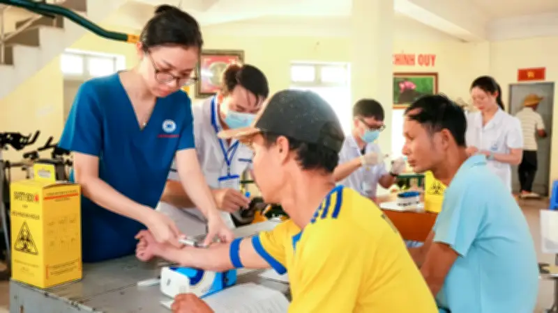 Đoàn Y Bác Sĩ Thành Phố Khám Chữa Bệnh Và Trao Thuốc Tại Các Đảo Trường Sa