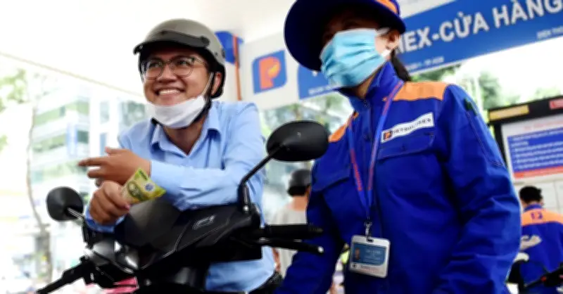 Áp lực giảm giá xăng dầu: Thị trường tranh cưa sôi động, hòa giải căng thẳng