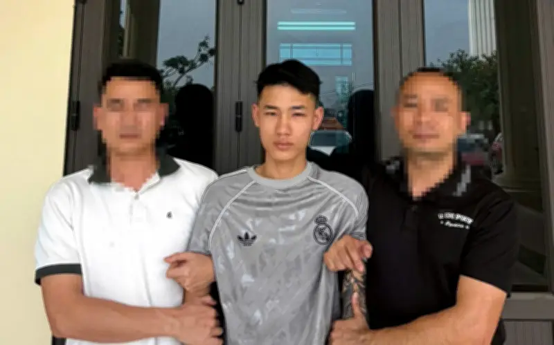 Áp Sát Kẻ Đạo Vào Cổ Cướp Tài Sản Người Phụ Nữ Trong Đêm Ở Phú Thọ