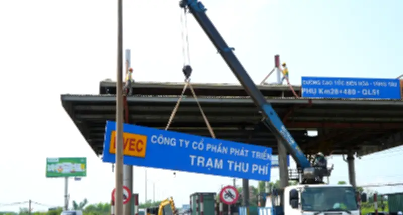 Đắp thảo dốc Trạm thu phí trên Quốc lộ nối Đồng Nai với TP.HCM