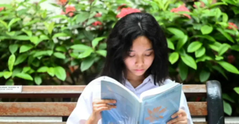 Phụ Huynh Căng Thẳng Canh Nguyện Vọng Lớp 10, So Sánh Đăng Ký Như Chứng Khoán