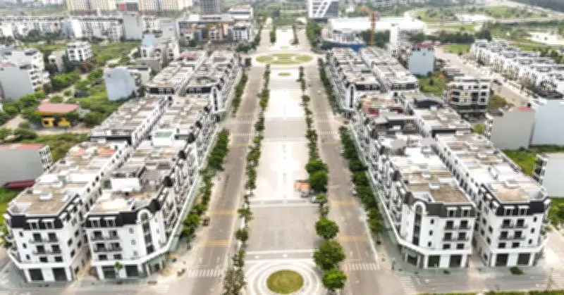 Phố đi bộ nghìn tỷ Bắc Giang hoang vắng, cỏ mọc um tùm