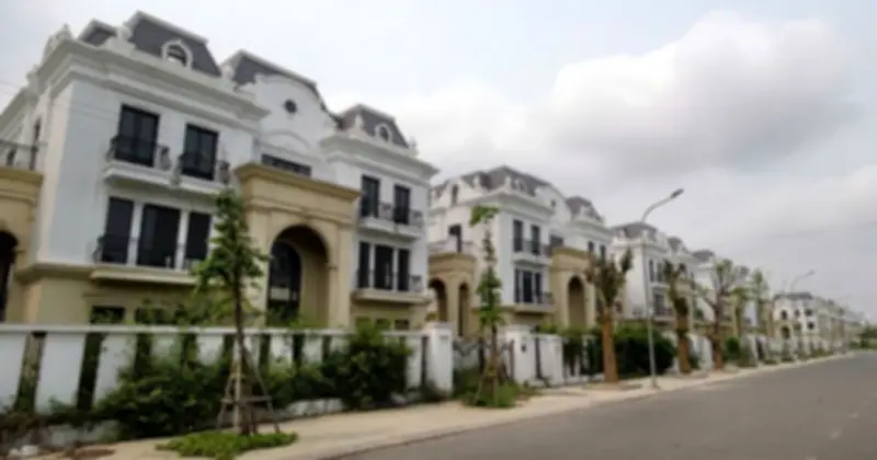 Phố đi bộ nghìn tỷ ở Bắc Giang vắng tanh, cỏ dại mọc um tùm