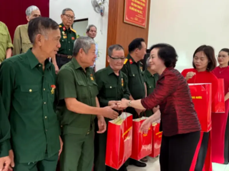 Phó Thủ tướng Phạm Thị Thanh Trà thăm, tặng quà Tết tại Lào Cai