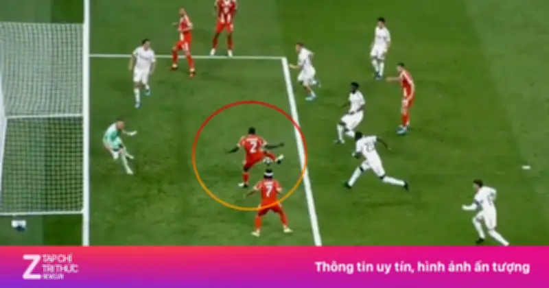 Pha bỏ lỡ khó tin của Upamecano trong chiến thắng 2-1 của Bayern Munich trước Real Madrid