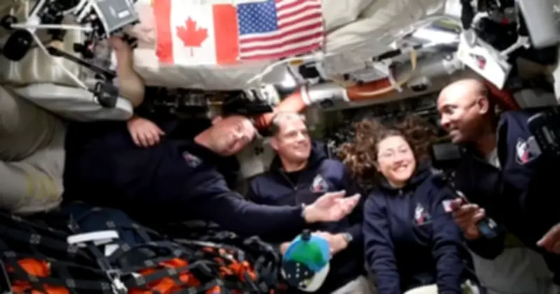 Phi hành gia Artemis 2 choáng ngợp trước cảnh trái đất khuất xa, mặt trăng hiện ra