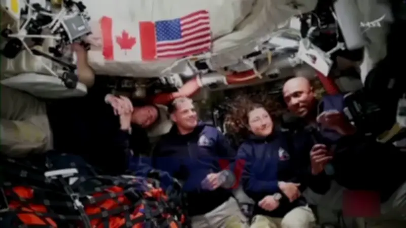 Phi hành đoàn Artemis II đề xuất đặt tên cho hai miệng hố trên Mặt Trăng