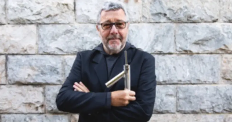 Philippe Starck: Từ Thiết Kế Dân Chủ Đến Kiến Trúc Hòa Nhập Thiên Nhiên Tại Việt Nam