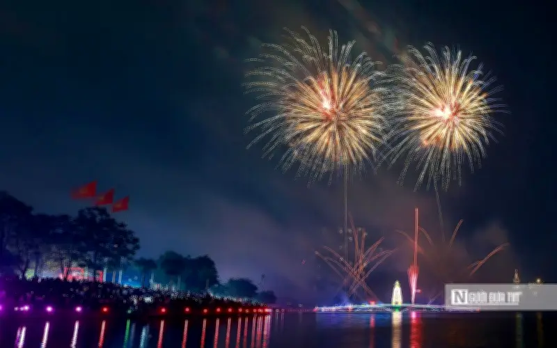 Pháo hoa rực sáng bầu trời Phú Thọ chào mừng Giỗ Tổ Hùng Vương 2026