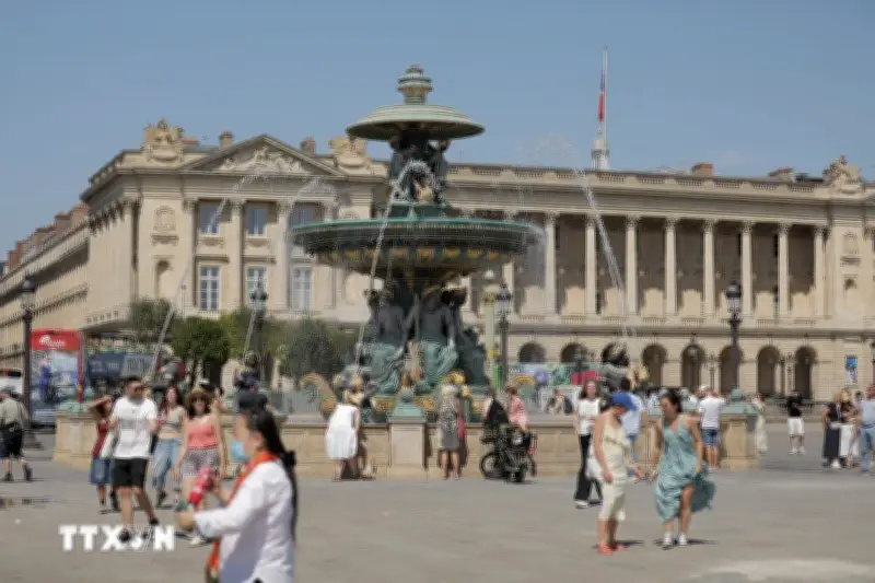 Pháp hứng chịu đợt nóng bất thường, nhiệt độ cao hơn bình thường 14 độ C