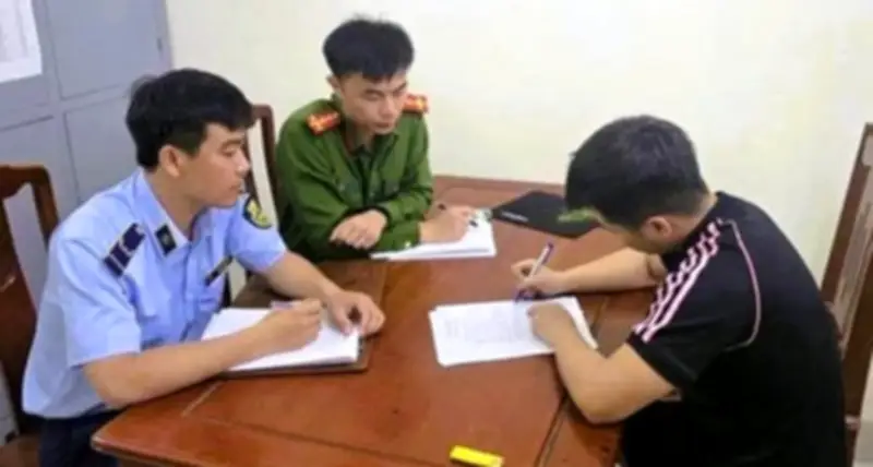 Phạt 15 triệu đồng người trông xe 'chặt chém' du khách ở Sầm Sơn