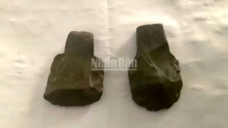 Phát hiện 5 rìu đá cổ đại 6.000-8.000 năm tại hang Én, Phong Nha-Kẻ Bàng