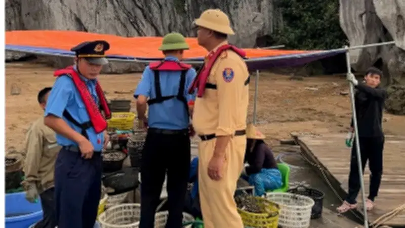 Phát Hiện Hai Vụ Nuôi Trồng Thủy Sản Trái Phép Trên Vịnh Hạ Long