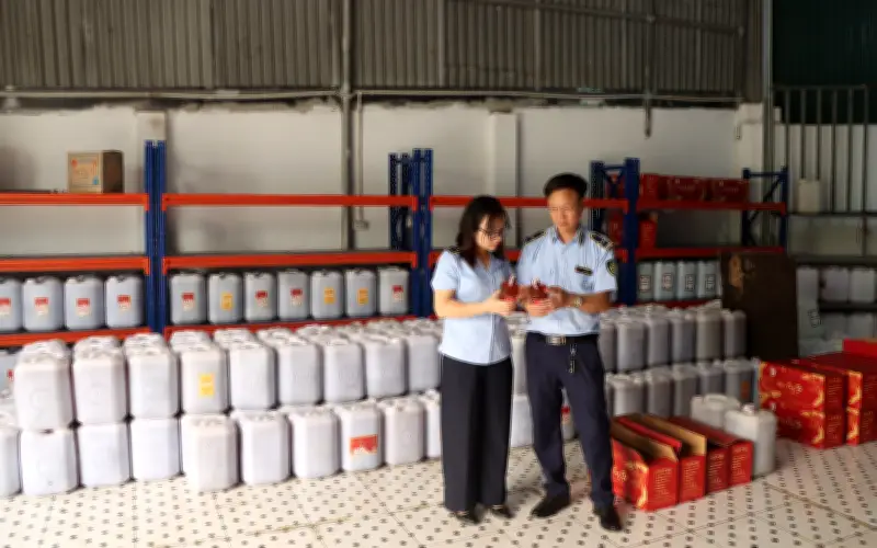 Phát hiện kho rượu gần 9.000 lít vi phạm an toàn thực phẩm tại Hà Nội