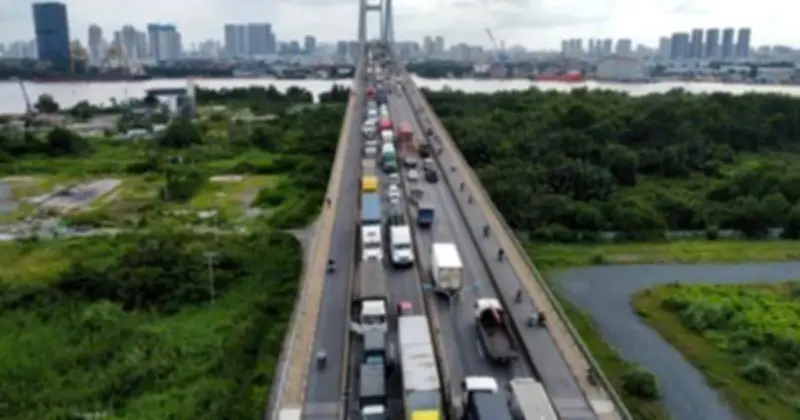 Phát hiện thi thể bé trai sơ sinh dưới chân cầu Phú Mỹ, công an TP.HCM điều tra