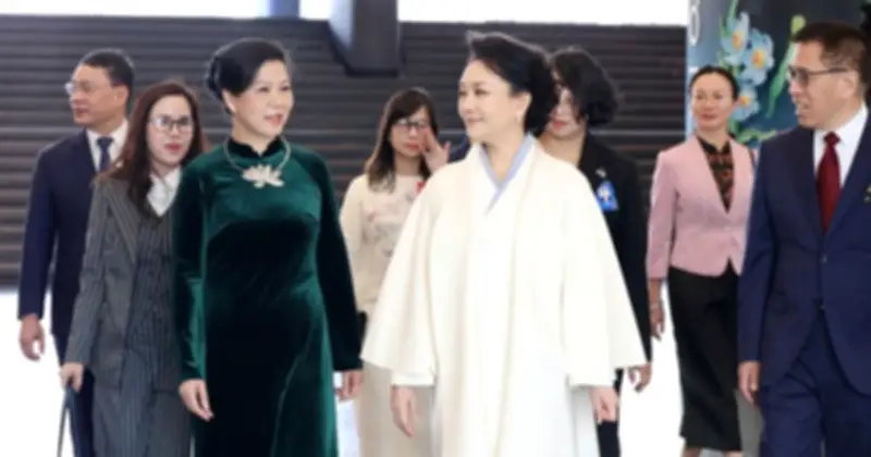 Phu Nhân Tổng Bí Thư Ngô Phương Ly Thăm Nhà Hát Lớn Trung Quốc, Thúc Đẩy Giao Lưu Văn Hóa