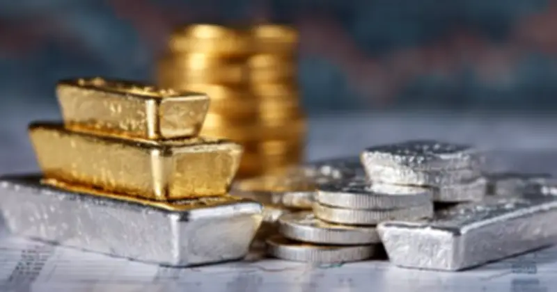 Quỹ vàng lớn nhất thế giới mua ròng mạnh, giá vàng tăng vọt sát 4.800 USD/oz