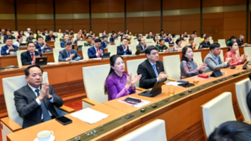 Quốc hội thông qua luật thuế sửa đổi, miễn thuế cho hộ kinh doanh nhỏ