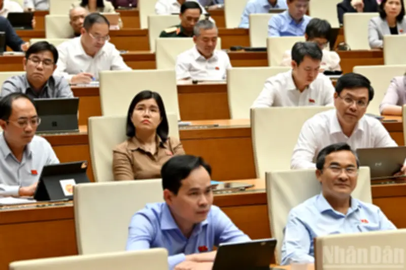 Quốc hội thảo luận kế hoạch phát triển kinh tế và các dự án luật quan trọng