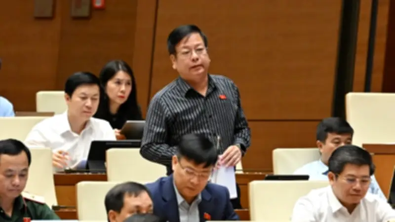 Quốc hội thảo luận sửa đổi Luật Hộ tịch: Đề xuất ủy quyền ký giấy khai tử và ghi nhận gia đình LGBT