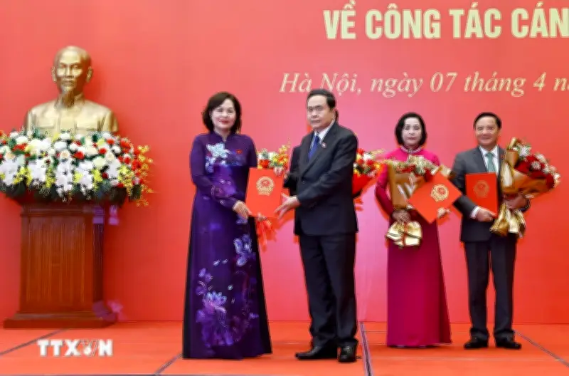 Quốc hội và Ủy ban Thường vụ Quốc hội trao quyết định về công tác cán bộ