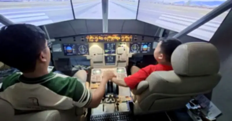 Quán cà phê mô phỏng buồng lái Airbus 320 thu hút giới trẻ Sài Gòn trải nghiệm làm phi công