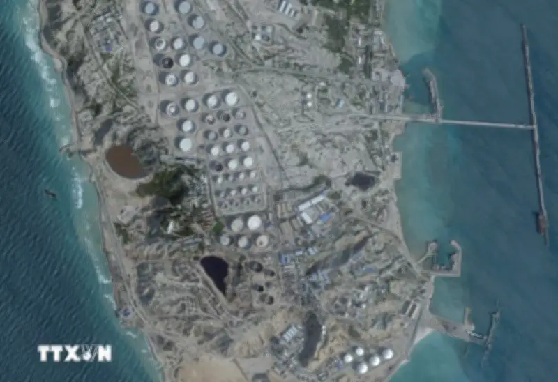 Quân đội Mỹ không kích các mục tiêu quân sự trên đảo Kharg của Iran