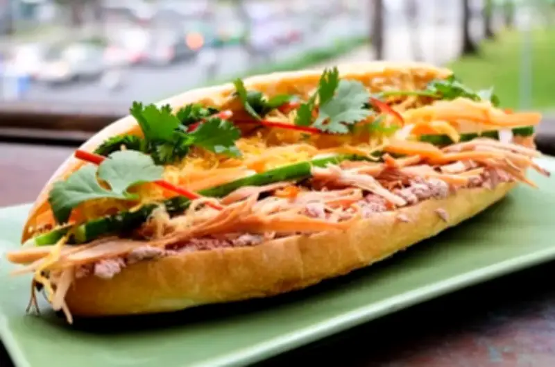 Quảng Ngãi: Ngộ độc tập thể do bánh mì nhiễm vi sinh vật