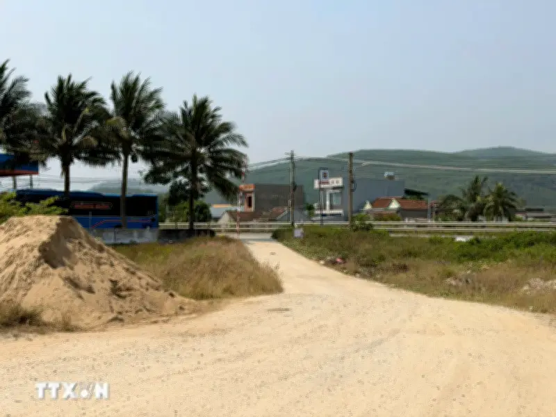 Quảng Ngãi xây cầu trăm tỷ nhưng 'quên' đường dẫn, người dân bức xúc