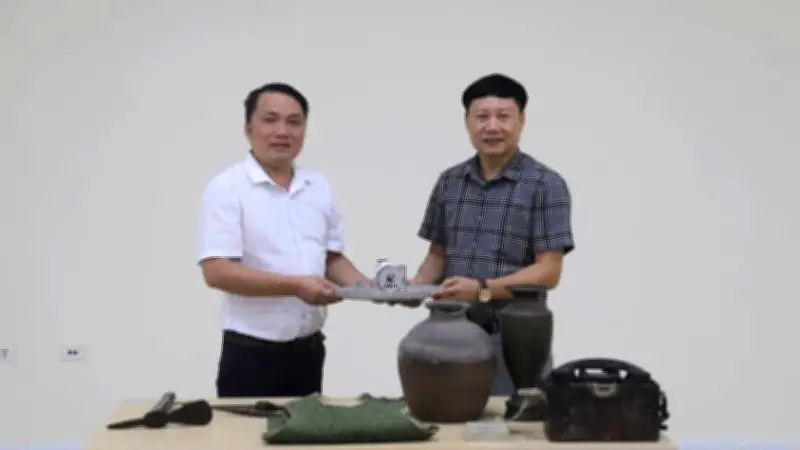 Quảng Trị Hiến Tặng 26 Hiện Vật Quý Cho Bảo Tàng Đảng Cộng Sản Việt Nam