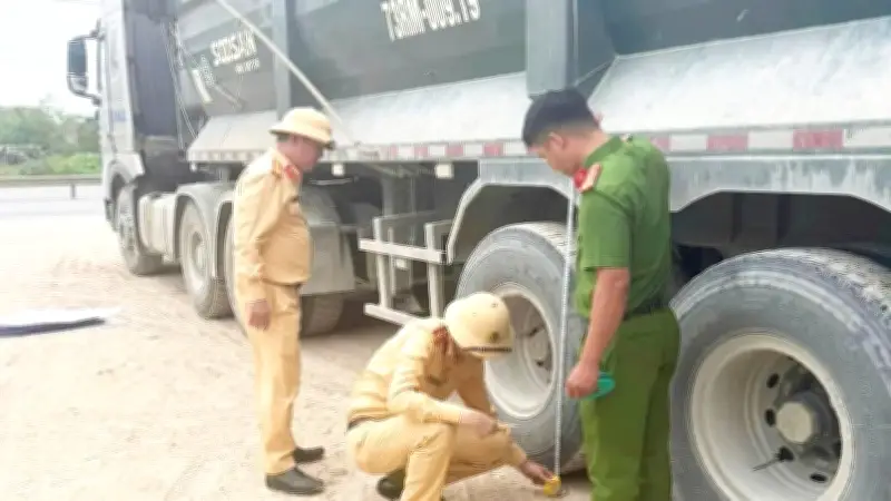 Quảng Trị siết chặt kiểm tra xe tải tự đổ, đảm bảo an toàn giao thông