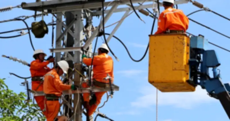 Quảng Trị tăng cường lưới điện, khai thác năng lượng tái tạo để đối phó nhu cầu cao