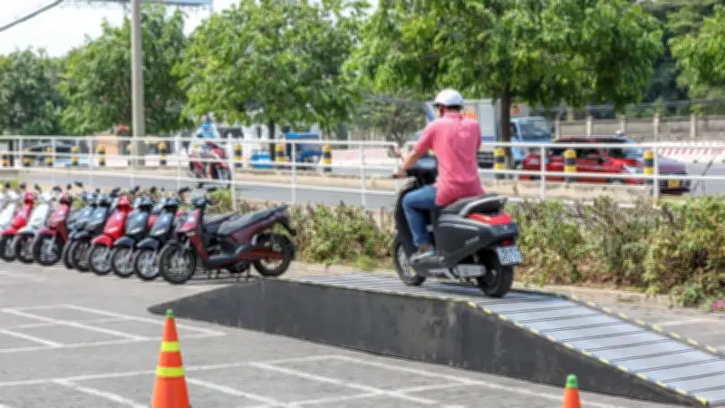 Quy chuẩn kỹ thuật mới cho ắc quy xe máy điện: Siết chặt an toàn, chống cháy nổ