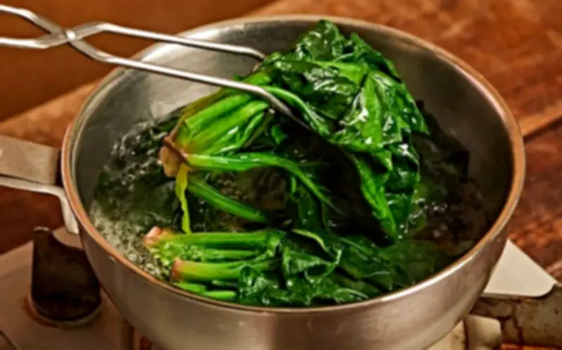 Rau bổ máu bị xếp hạng 'bán chạy nhất' nhưng ăn sai cách mất lợi ích